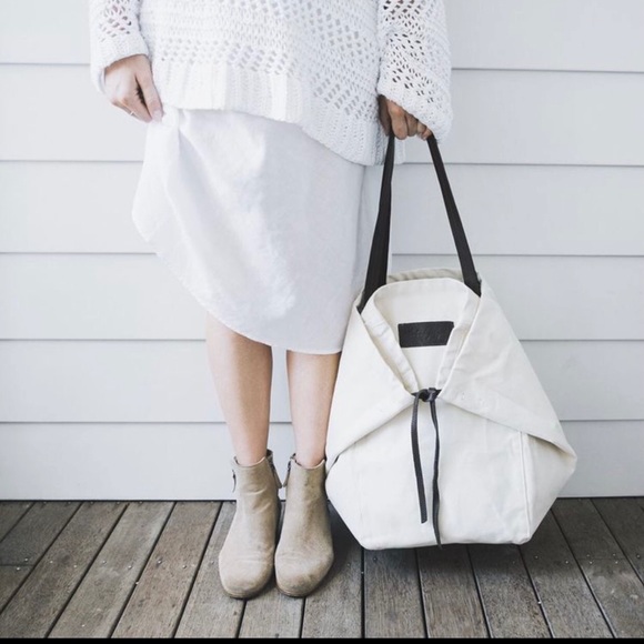 ISO WHITE The Beach People Adventure Tote Bag Gray - Picture 2 of 2